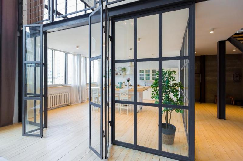 Verri&egrave;re int&eacute;rieure et moustiquaire, deux fa&ccedil;ons diff&eacute;rentes d'ouvrir votre maison &agrave; la lumi&egrave;re
